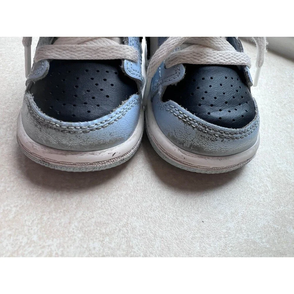 Toddler Nike air Jordan’s size 4
